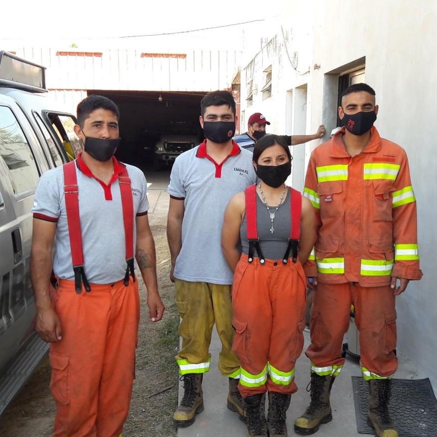 Cuatro Bomberos De Balnearia Combaten Incendios En Las Sierras Cordobesas