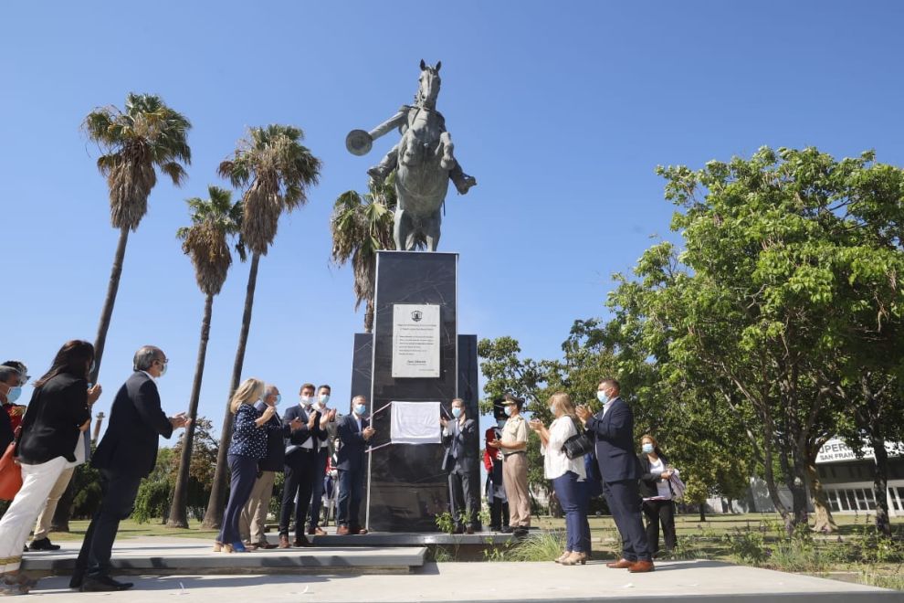 San Francisco: Schiaretti inauguró el monumento a Juan Bautista Bustos