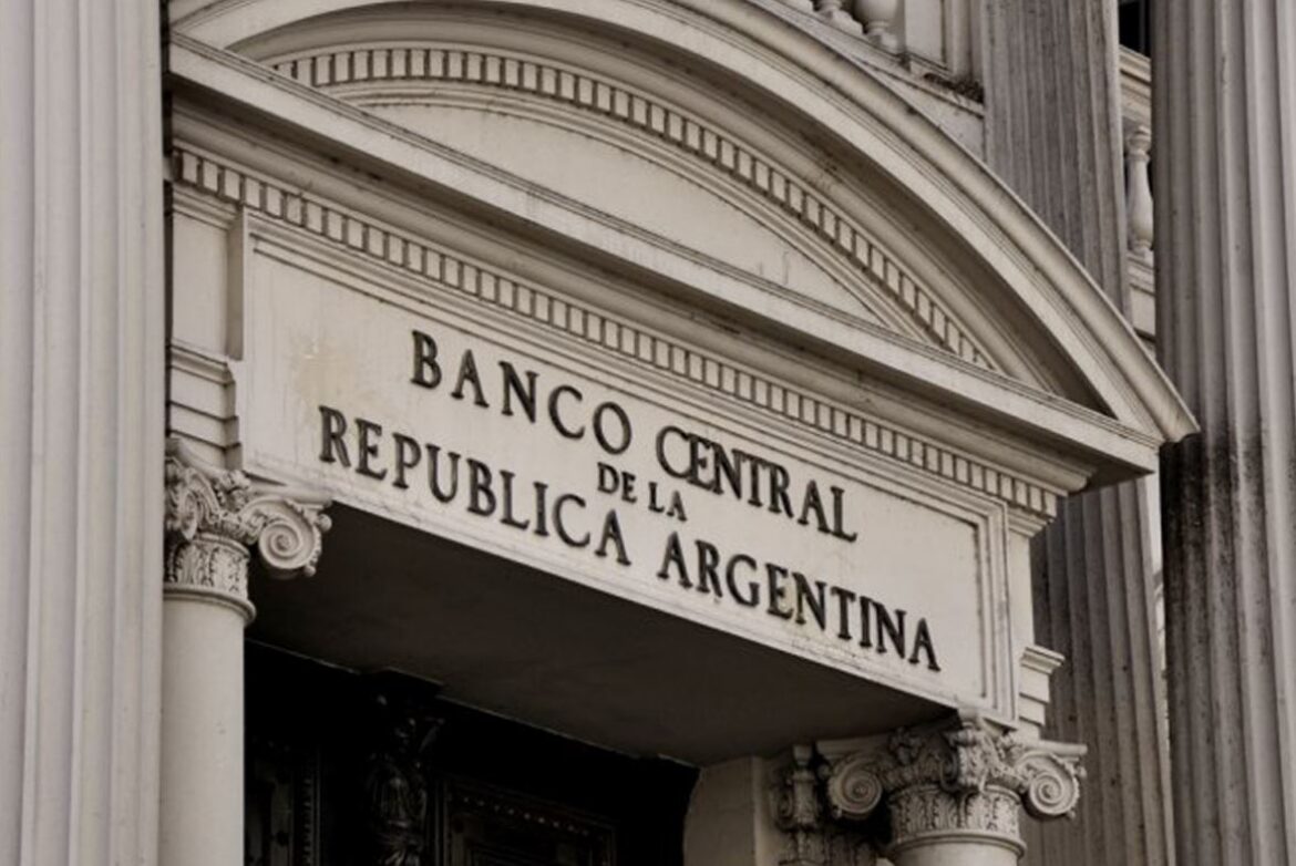 El Banco Central dispuso subir la tasa de interés para plazos fijos al 97% anual