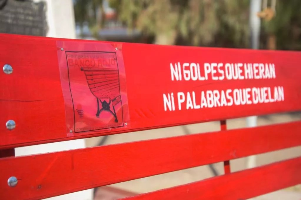 El Cispren instalará un banco rojo por los 7 años de Ni Una Menos