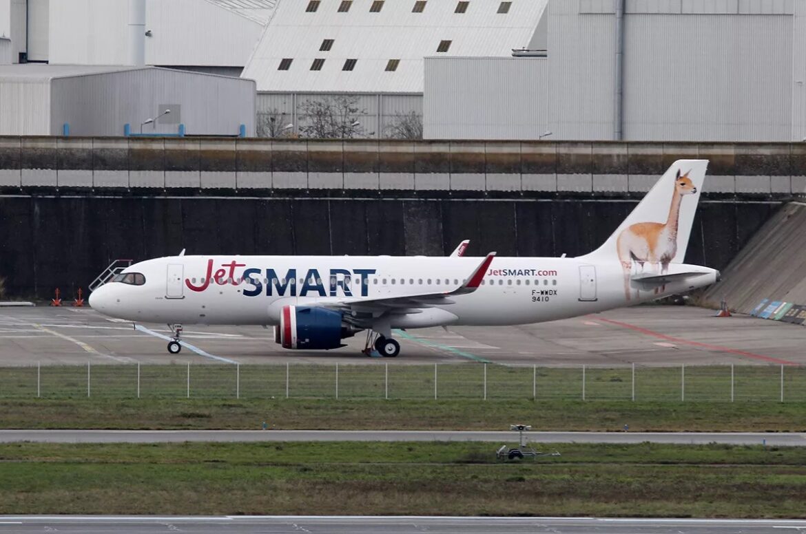 Un piloto de JetSmart se desvaneció y aterrizaron el avión en Córdoba
