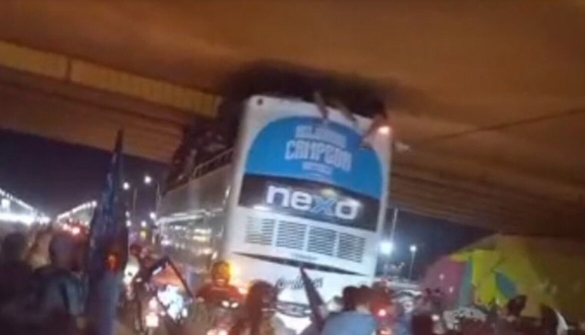 Video: la vuelta olímpica de Belgrano casi se convierte en tragedia
