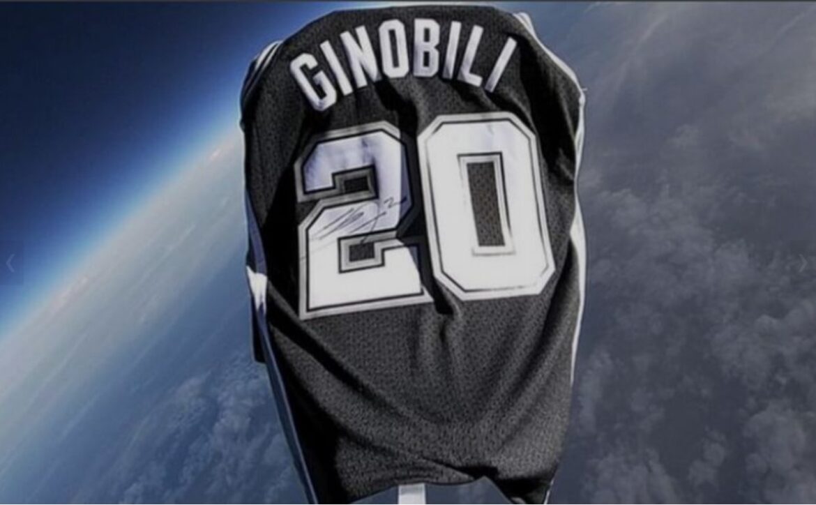 Homenaje de otro planeta: la NBA llevó la camiseta de Ginóbili a la estratósfera