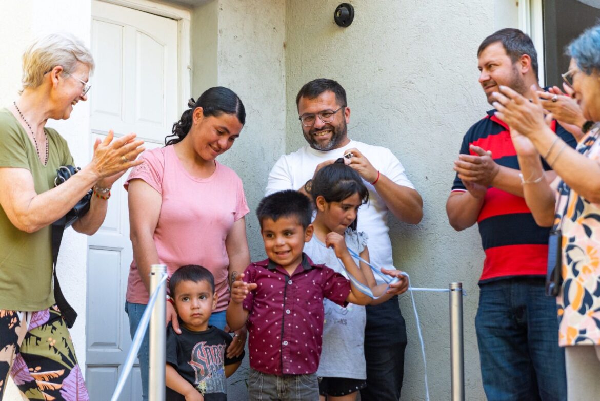 La Municipalidad de Marull realizó la entrega de una vivienda a familia afectada por un incendio